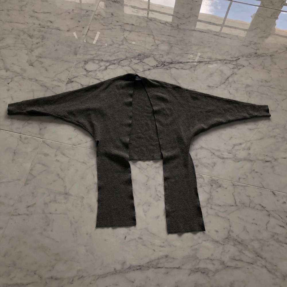 Seek Tie Top